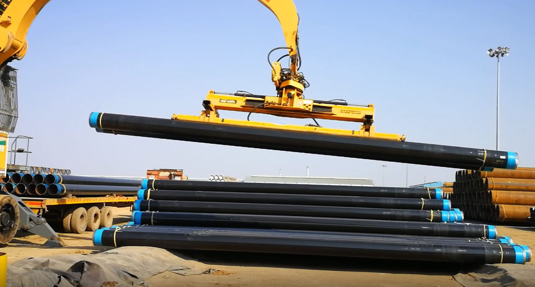 معدات الرفع والتداول الصناعي